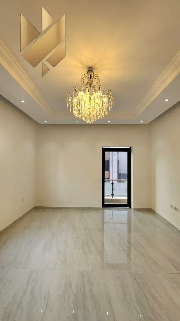 ChatGPT said:  First tenant – 5 bedrooms, 2 living rooms, and a spacious majlis. Our prices are highly competitive – don’t miss this opportunity63722360257793112