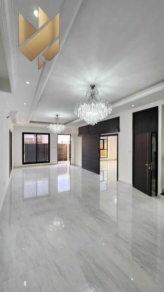 ChatGPT said:  First tenant – 5 bedrooms, 2 living rooms, and a spacious majlis. Our prices are highly competitive – don’t miss this opportunity63722360257793113