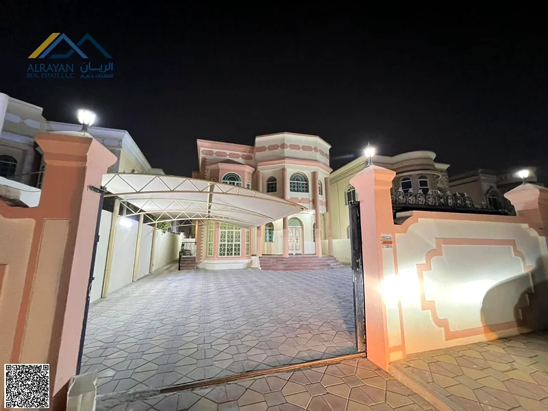 للبيع: فيلا فاخرة في موقع متميز - تشطيب ممتاز - مساحة بناء كبيرة - ملكية حرة، الروضة 3، بما في ذلك الكهرباء والماء63879536546561113