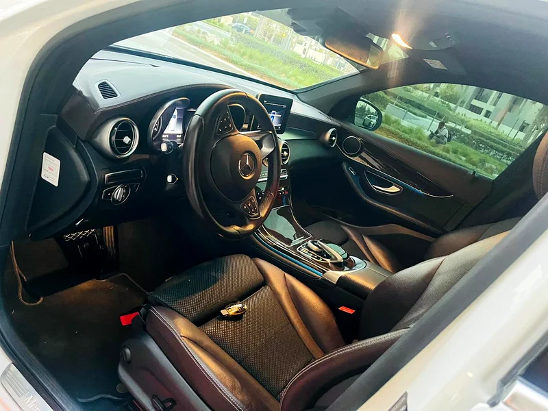 مرسيدس بنز GLC 250 4MATIC | مُستخدم من قبل عائلة بأقل من عامين مع ضمان | دول مجلس التعاون الخليجي | 94,000 كم |63613461897986113