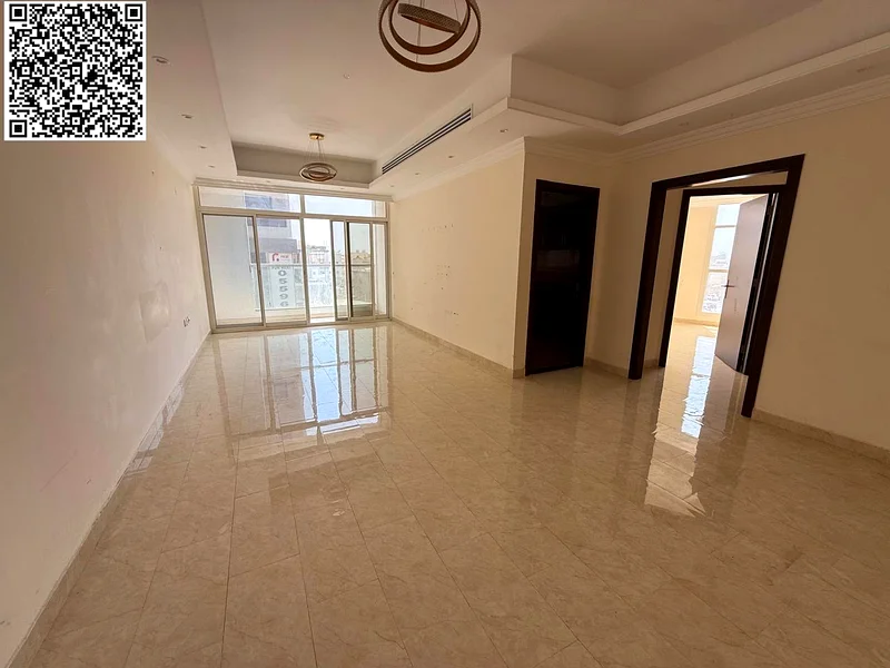 شقة مكونة من 3 غرف نوم مع غرفة معيشة وشرفة، موقف مجاني للسيارات، شهر مجاني، واسعة وحديثة، موقع ممتاز قرب الخدمات، سهولة الوصول إلى الشارقة ودبي63722723886339110