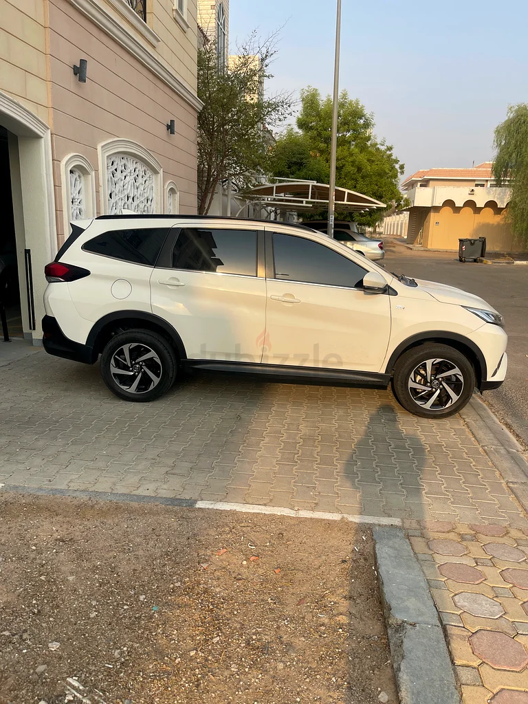 Super clean toyota rush maintained in agency63612448452481113