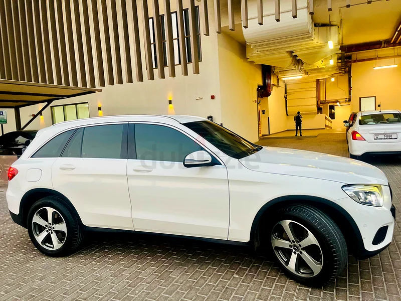 مرسيدس بنز GLC 250 4MATIC | مُستخدم من قبل عائلة بأقل من عامين مع ضمان | دول مجلس التعاون الخليجي | 94,000 كم |63613461897986112
