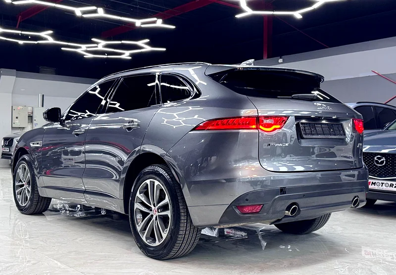 2018 GCC Jaguar F-Pace R, fully loaded, mint condition, warranty and financing available63491241108738114