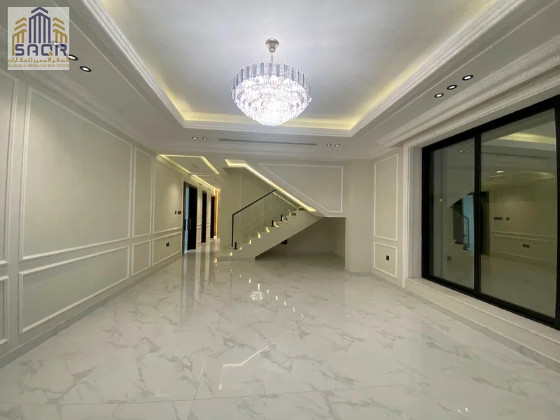 The most luxurious villa for sale with a classic design, a large garden, a roof, and 5 master bedrooms with no annual service fees.63884249848450114