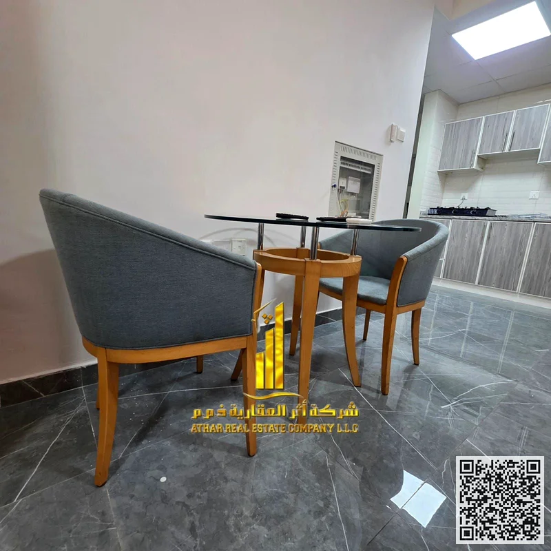 استوديو كبير وفاخر وعالي الجودة مفروش بالكامل للإيجار الشهري في الرشيديّة 2، خلف قصر الحاكم وقريب من حديقة السيدات63838457335171113