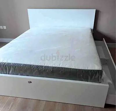 Malam king size bed 180/200cm bed with 2 storage drawers underneath and Ikea mattress