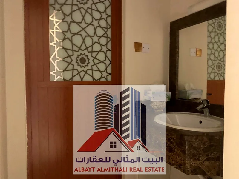 🏡✨ فيلا للإيجار ✨🏡  📍 الروضة 1 – عجمان 📌 موقع متميز، قريب من المدارس والأسواق وجميع الخدمات  ميزات الفيلا:  🛏️ 4 غرف نوم رئيسية  🛋️63722447482625112