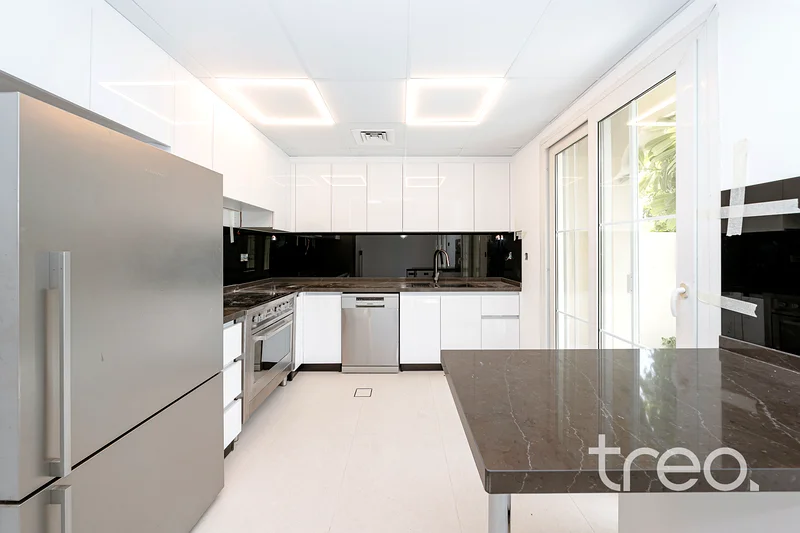 Lake view | Upgraded | Type 3M | VOT63922512561026113