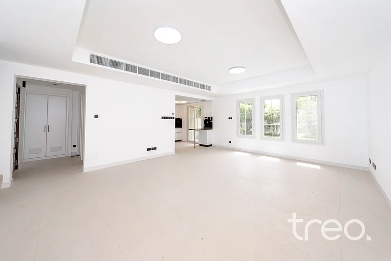 Lake view | Upgraded | Type 3M | VOT63922512561026112