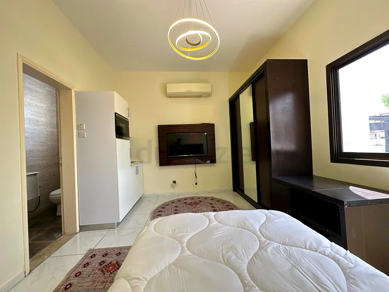 Private room attached washroom in jumeirah63623989092353114