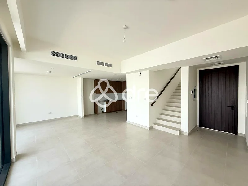Close to Pool & Park | Single Row | Bright | 3+M63737272573441111