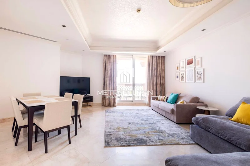 Sea View | Vacant on Transfer | Beachfront64007086869250112