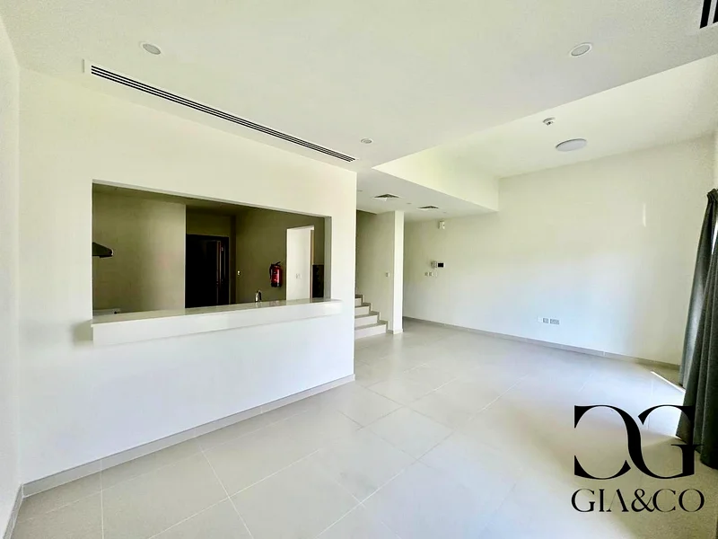 واسع | 3 غرف نوم | شاغرة63736149618561111