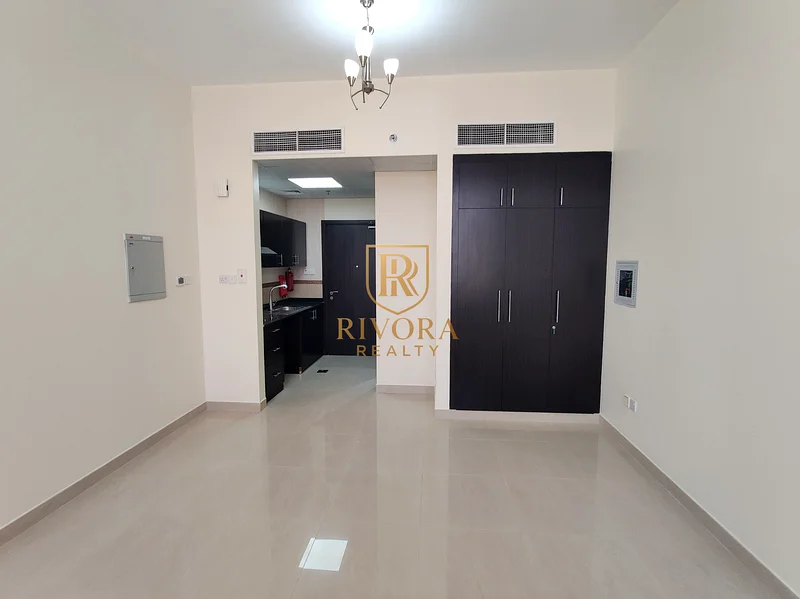 STUDIO I FRONT VIEW I W/ PARKING63744985329793111