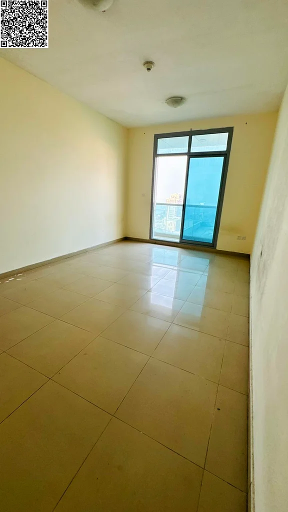 Free parking and air conditioning with the best and largest two rooms and a hall with 3 bathrooms and a balcony with a beautiful view. Very spacious a63810910456195112