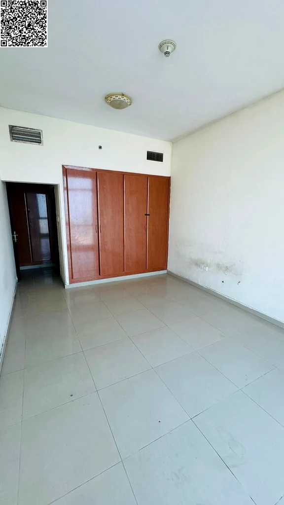 Free parking and air conditioning with the best and largest two rooms and a hall with 3 bathrooms and a balcony with a beautiful view. Very spacious a63810910456195114