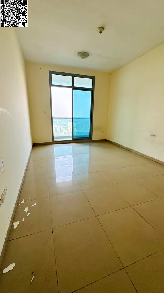Free parking and air conditioning with the best and largest two rooms and a hall with 3 bathrooms and a balcony with a beautiful view. Very spacious a63810910456195111