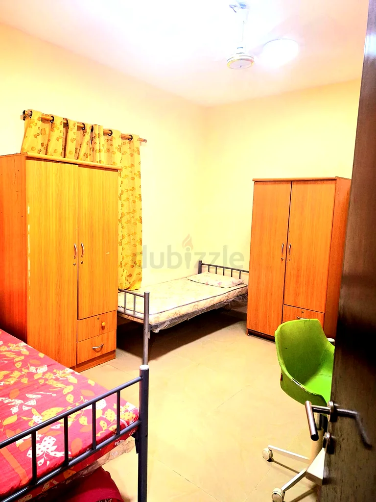 Large single room available for executive bechelor@muweilih63623492190977112