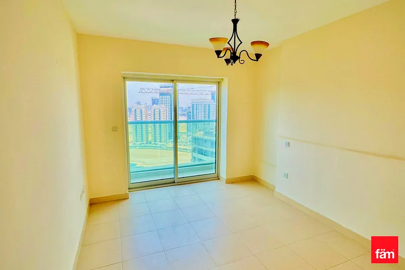 واسع | طابق عالي | جاهز للانتقال63654981286659112