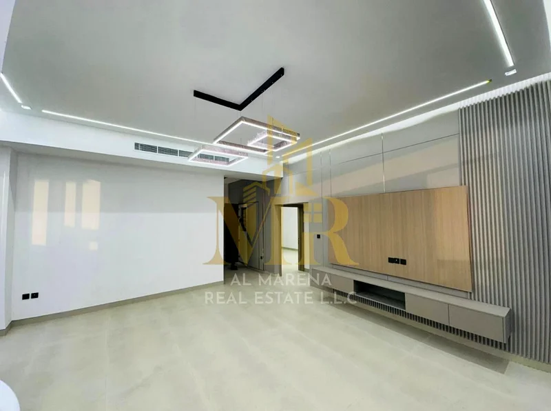🏡 للبيع – فيلا فاخرة في الباهية – عجمان | طابقين | 5 غرف نوم رئيسية | مجلس + قاعتي معيشة | مطبخ عصري | مساحة الأرض 3,014 قدم مربع | السعر63882551665410114