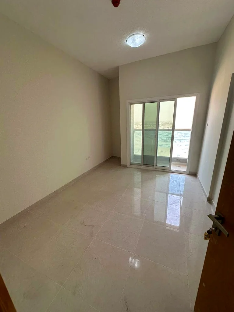 Strategic location in the heart of Ajman with easy access to Dubai and Sharjah, and close to all vital services such as schools, shopping malls, and r63871519888001113