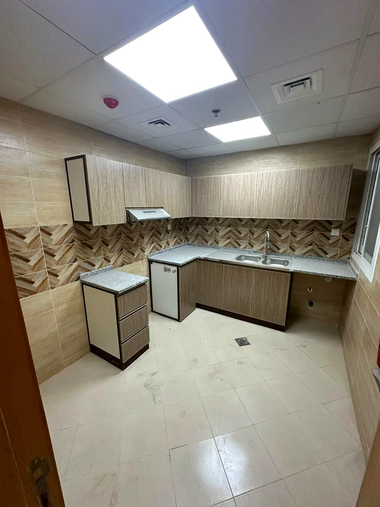 Strategic location in the heart of Ajman with easy access to Dubai and Sharjah, and close to all vital services such as schools, shopping malls, and r63871519888001114