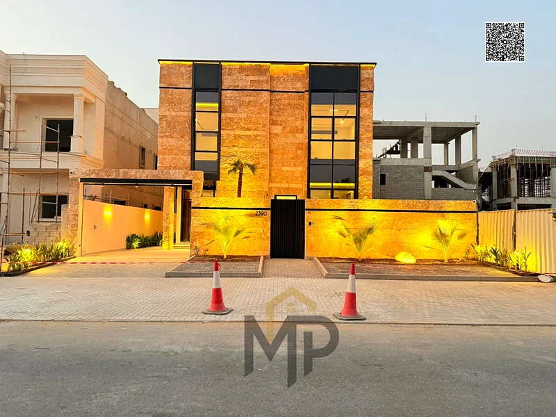 فيلا فاخرة جدًا بواجهة حجرية كاملة وتصميم داخلي فاخر جدًا بنهايات فندقية فاخرة ومساحات كبيرة داخلية.63871519898369112