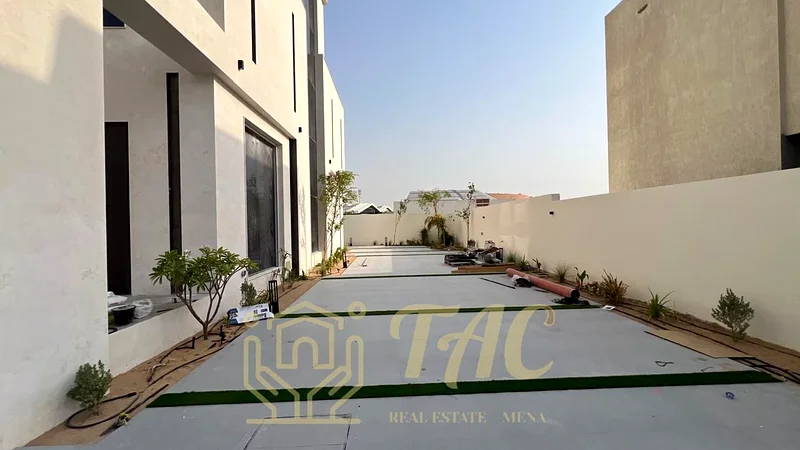 فيلا فاخرة جديدة للإيجار في ند الشبا 3 لعشاق المساحات الواسعة والذوق الرفيع. تشطيب ممتاز جدًا.63808758525059111