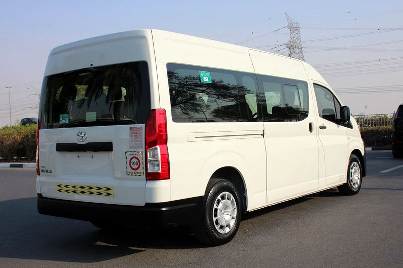 Full Service History Toyota Hiace 2023 Gcc High Roof 13 Seater 3.5V6 Like New ( 1916 x 60) Per Month63612449047810114