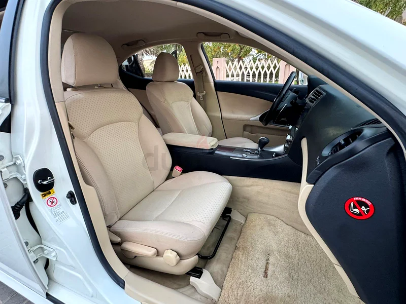 2008 LEXUS IS300 GCC MIDOPTION IN EXCELLENT CONDITION SINGLE OWNER KM 160,00063612074342913114