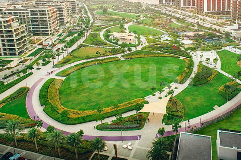 إطلالة على ملعب الغولف والبركة | عيش راقٍ | طابق عالٍ64044999783171114