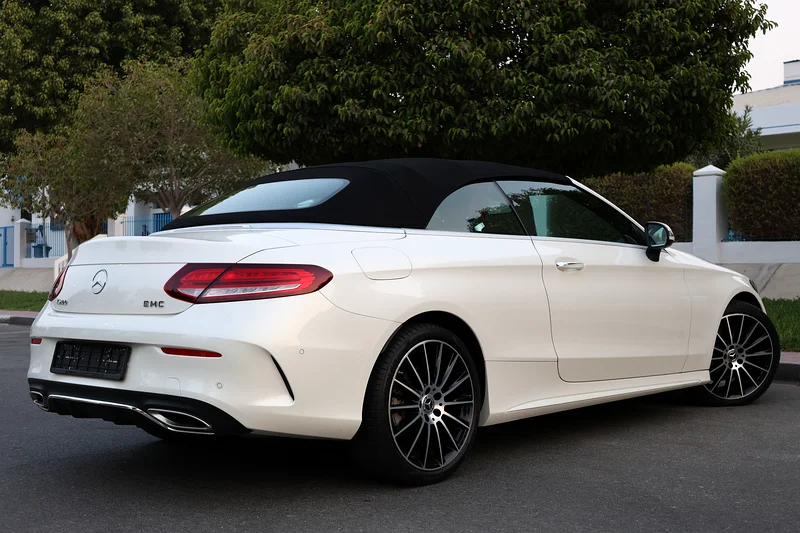 MERCEDES BENZ C200 AMG CONVERTIBLE - GCC SPECS - ACCIDENT FREE-UNDER WARRANTY63613133647491114