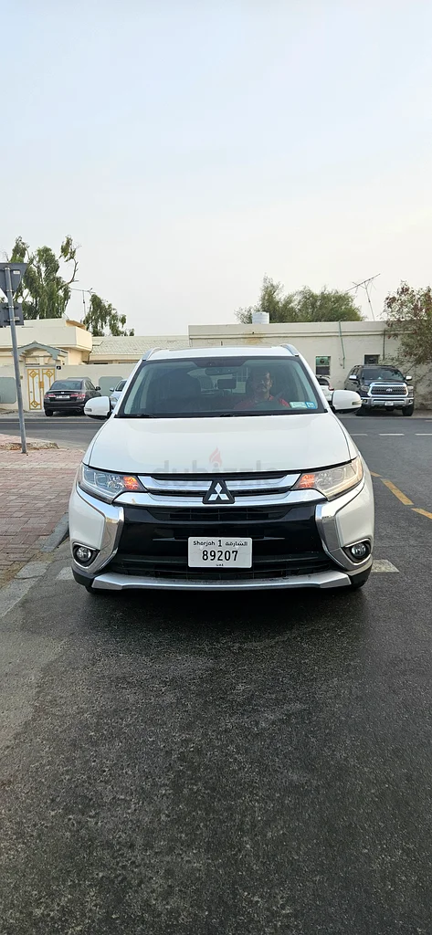 Mitsubishi Outlander urgent to sell63612068286211111
