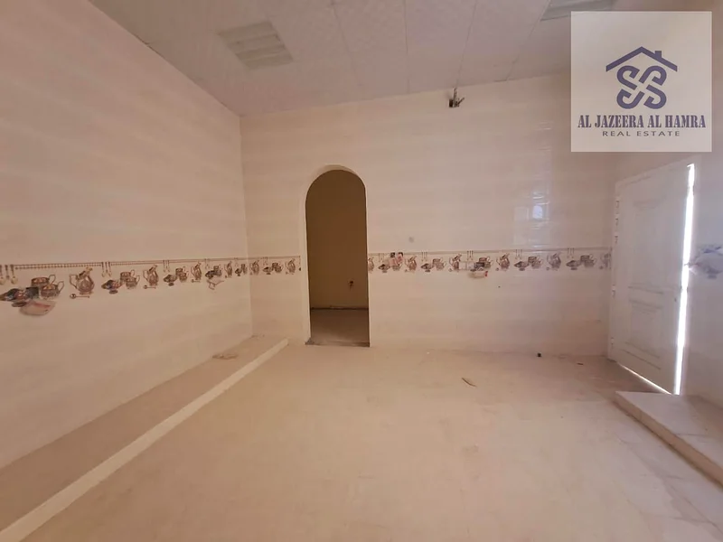 فيلا من 5 غرف نوم متاحة للبيع في القصيدات63855785025155112