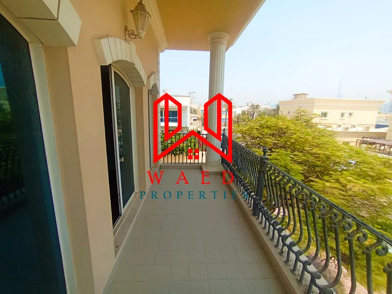 فيلا فاخرة مكونة من 5 غرف نوم - ببركة سباحة خاصة - بموقع متميز63808013327746111