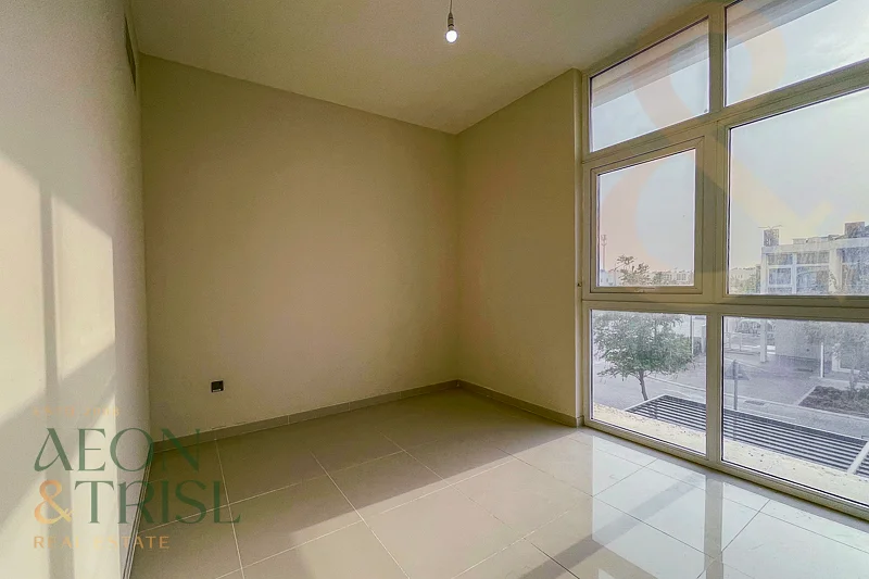 الركن النهائي | 3 غرف نوم | قطعة أرض أكبر | شاغرة64003252208898112