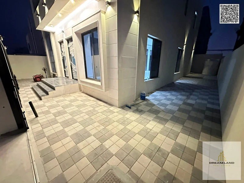 Villa for sale directly from the owner, including registration and ownership fees, personal finishing, on a main street, close to all services, freeho63901798425859111
