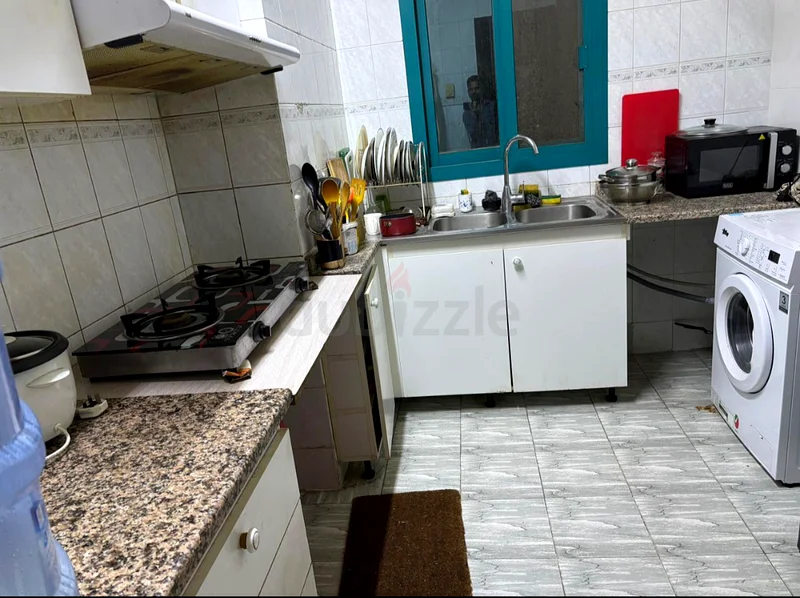 مشاركة غرفة نوم للعزاب التنفيذيين بالقرب من محطة مترو دافزا63797494159873111