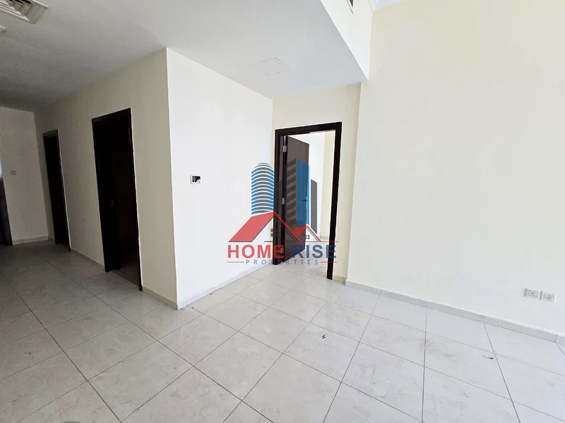 1BHK مع صالة ومطبخ وشرفة و 2 حمام | مبنى عائلي | حدود الشارقة ودبي63706953993473111
