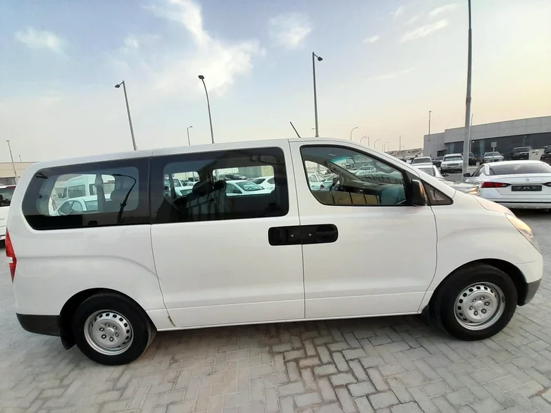 HYUNDAI H1 9 SEATER (( 2015 )) Gcc ..,63612085381378114