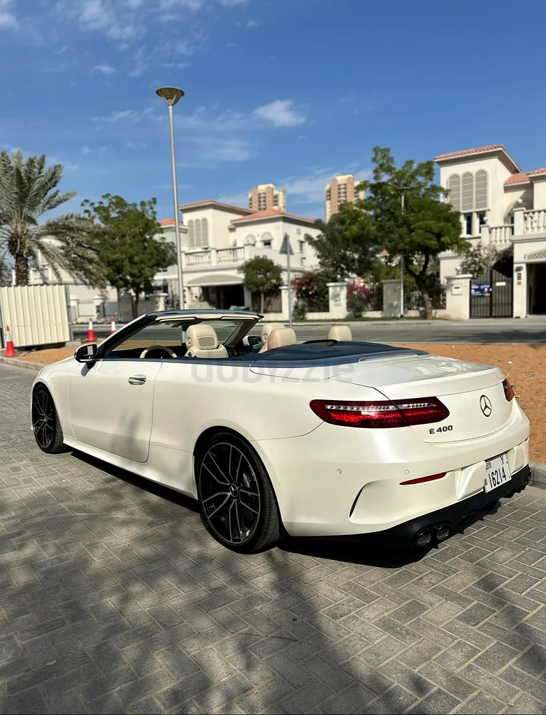 Mercedes-Benz E-Class E400 Convertible with a blue roof636120886988821126