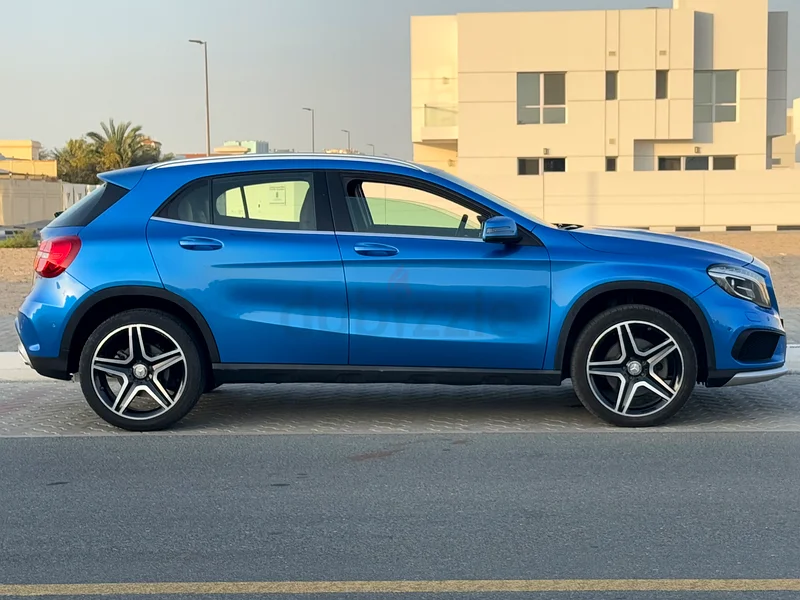 MERCEDES BENZ GLA 250 - GCC SPEC - AMG LINE - 2 KEYS63613463056257113