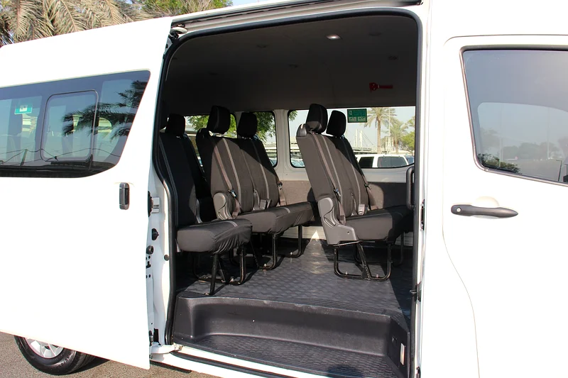 Full Service History Toyota Hiace 2023 Gcc High Roof 13 Seater 3.5V6 Like New ( 1916 x 60) Per Month63612449047810113