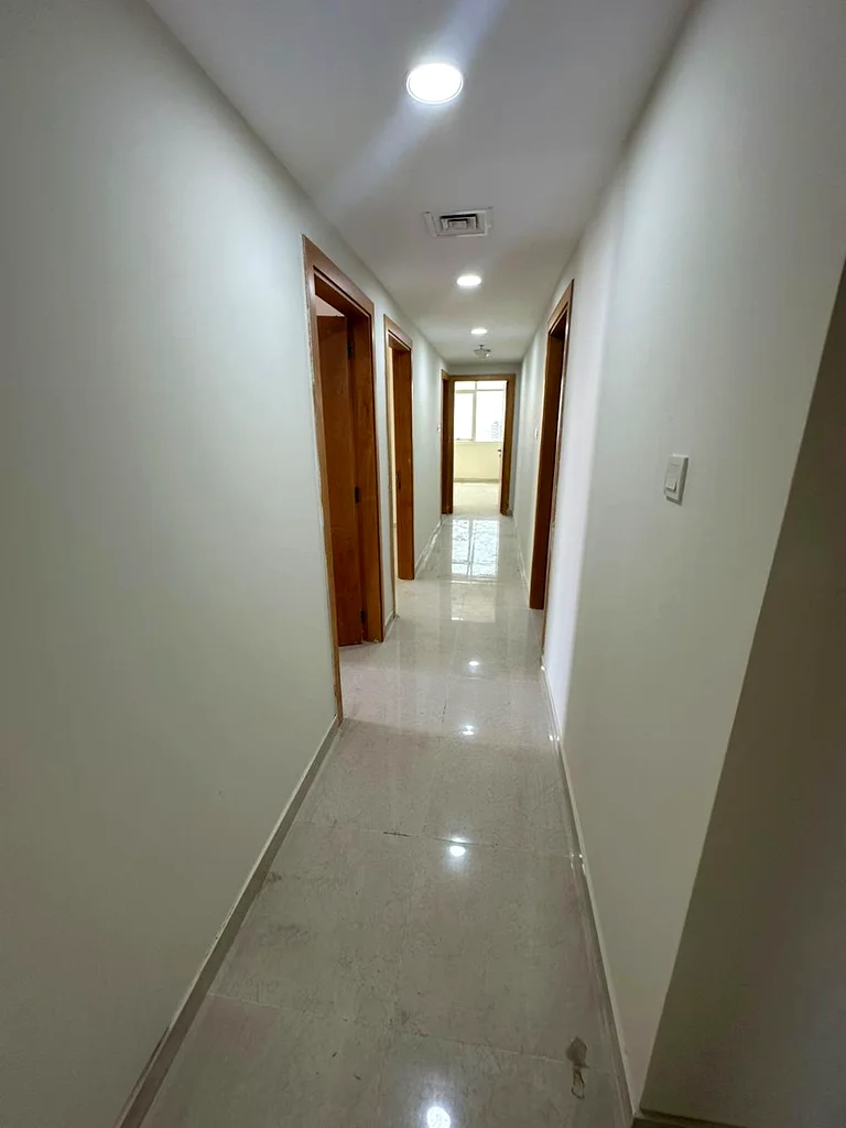 Strategic location in the heart of Ajman with easy access to Dubai and Sharjah, and close to all vital services such as schools, shopping malls, and r63871519888001112