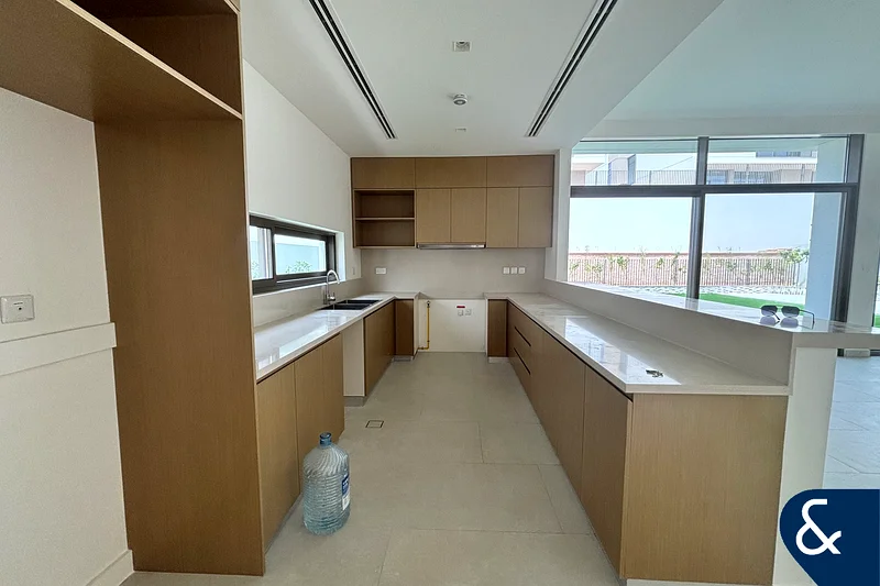 Brand New | Modern design | Large plot63762313160451113
