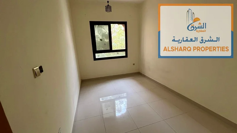 شقة غرفة نوم واحدة في كورنيش عجمان - شرفة - حمامان - السعر 28 ألف درهم سنويًا63810633135875114