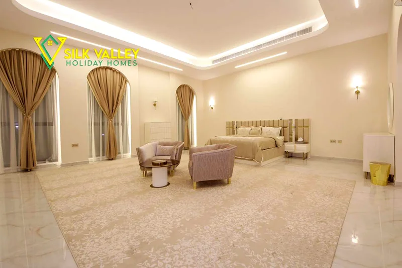 فيلا فاخرة مكونة من 6 غرف نوم + غرفة خادمة في مجتمع حديث63817693808259114