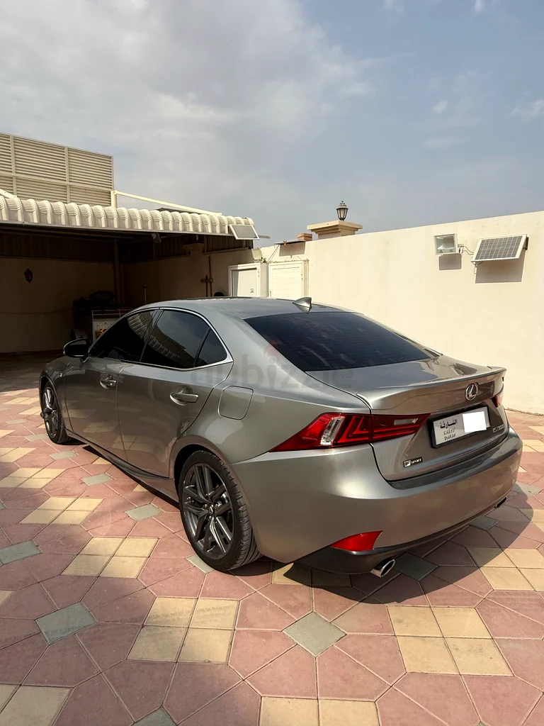 Lexus is 300 2016 very clean car full maintained63612074438403111