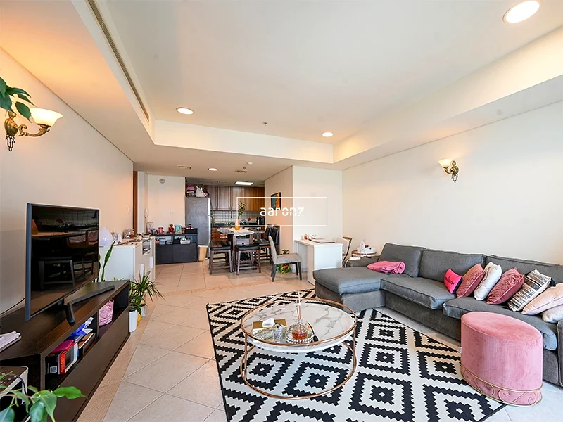 طابق عالي | منظر خلاب | غير مفروش | شاغر63777341819905112